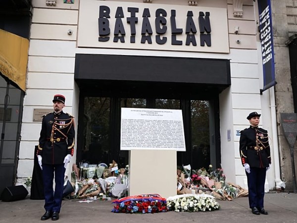 LA MÉMOIRE EN SPECTACLE ? : PLUS DE 10 ANS POUR DÉCERNER LA LÉGION D’HONNEUR AUX SAUVETEURS DU&nbsp;BATACLAN